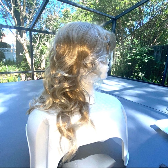 Wig, medium blond, 22”, waves - Picture 3 of 9
